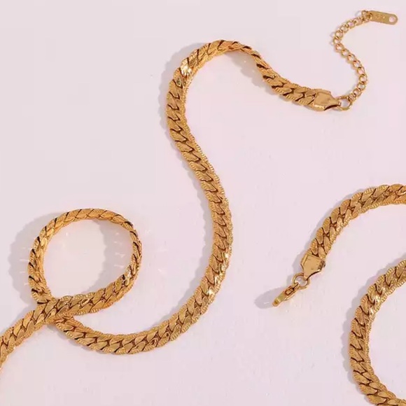 NEW 18K GOLD FLAT CUBAN CHUNKY CHAIN NECKLACE, NICE NECKLACE, CUTE NECKLACE - Picture 4 of 5